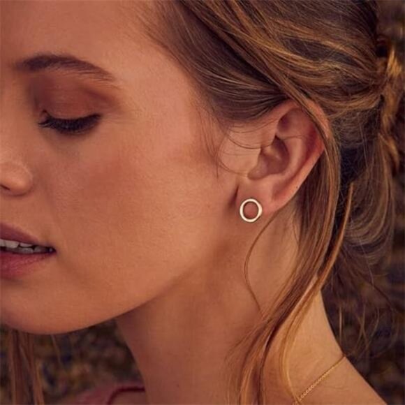 18K Gold-Plated Minimalist Circle Stud Earrings – Modern Round Design - Picture 5 of 6